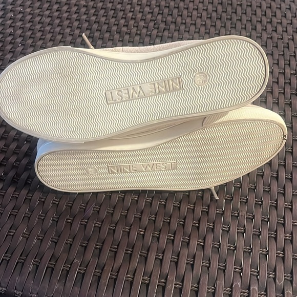 Nine West high top sneaker size 9M - Picture 8 of 10